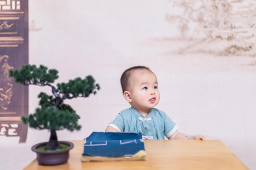 襄阳五个月宝宝可以站吗 襄阳五个月宝宝可以站吗